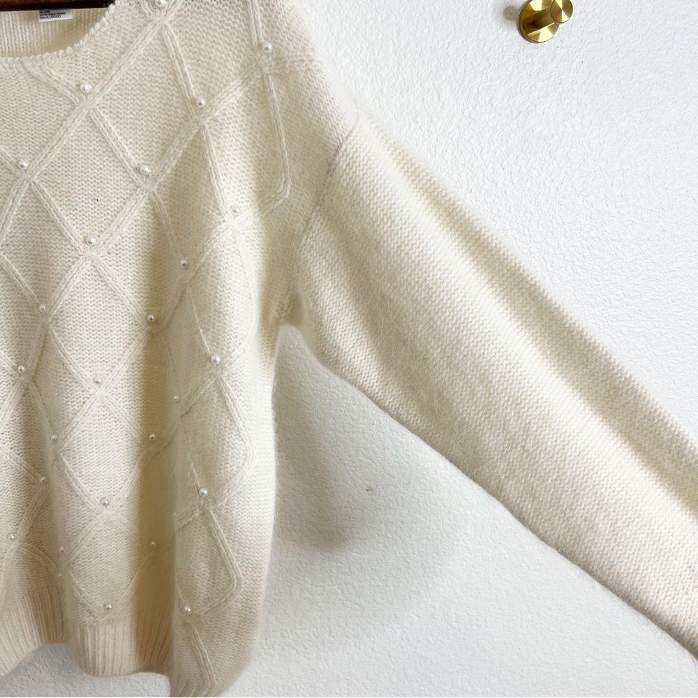 Vintage Cream with Pearl Detail Lambswool and Angora blend Sweater Large - Picture 4 of 8